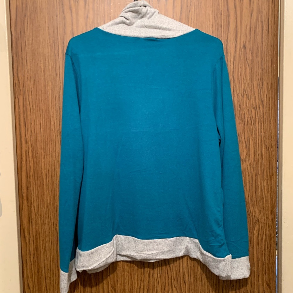 ❄️❄️Plus size sweater❄️❄️ - Picture 2 of 5